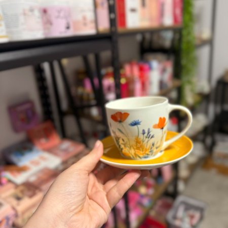 مج مميز باللون الأصفر 💛