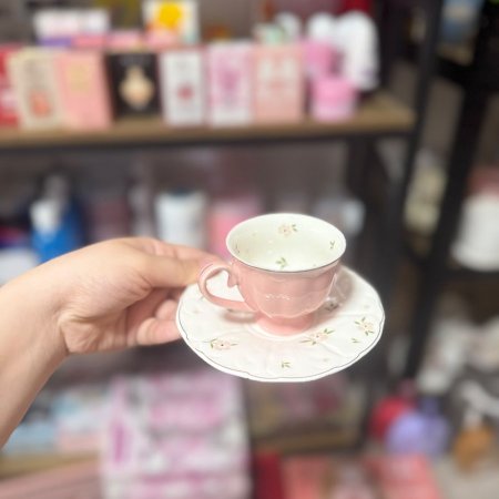 فنجان قهوة مورد زهري 💕